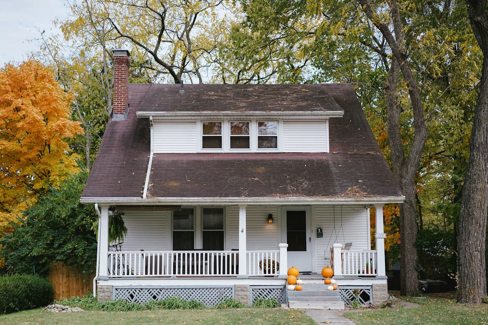 The hidden price of a good neighbourhood